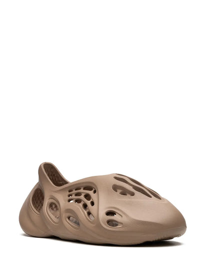 Yeezy Foam Runner Clay Taupe Sneakers