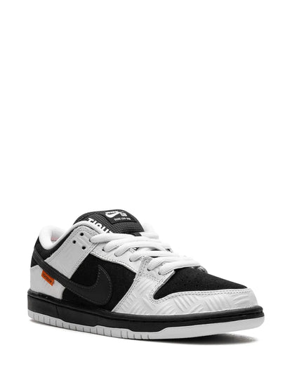 X Tightbooth Sb Dunk Low Sneakers