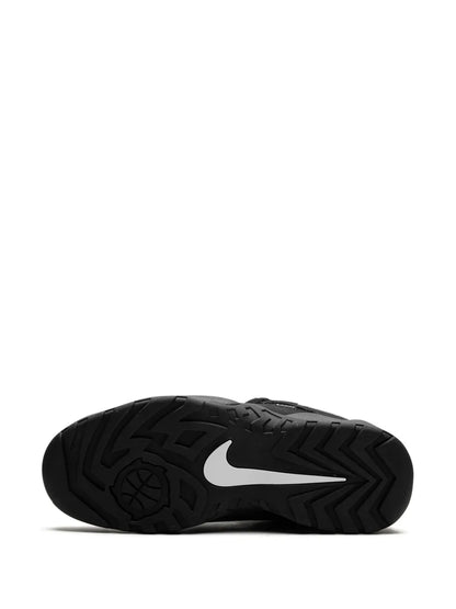 X Supreme Sb Darwin Low Black Sneakers