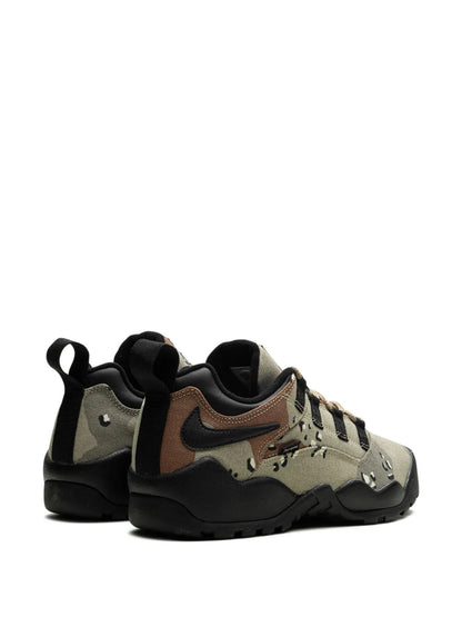 X Supreme Sb Darwin Low Khaki Sneakers