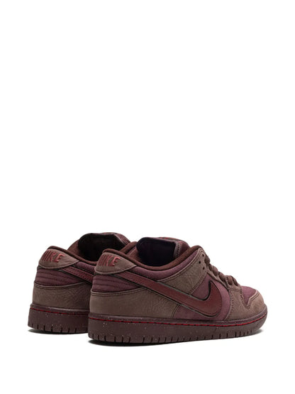 Sb Dunk Low City Of Love Sneakers
