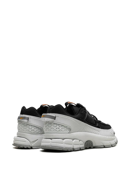 Zoom Vomero 5 Roam Black/Light Silver Sneakers