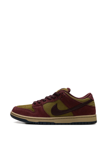 Sb Dunk Low Burgundy Crush/Olive Flak Sneakers