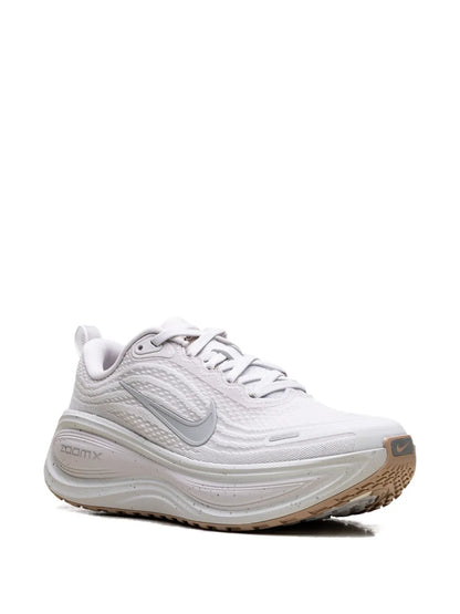 Vomero Plus Sneakers